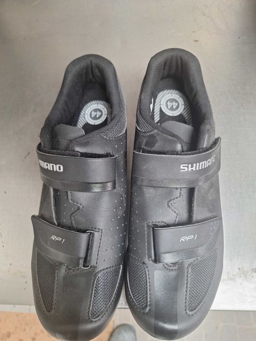 Sapatos de ciclismo de estrada da marca Shimano