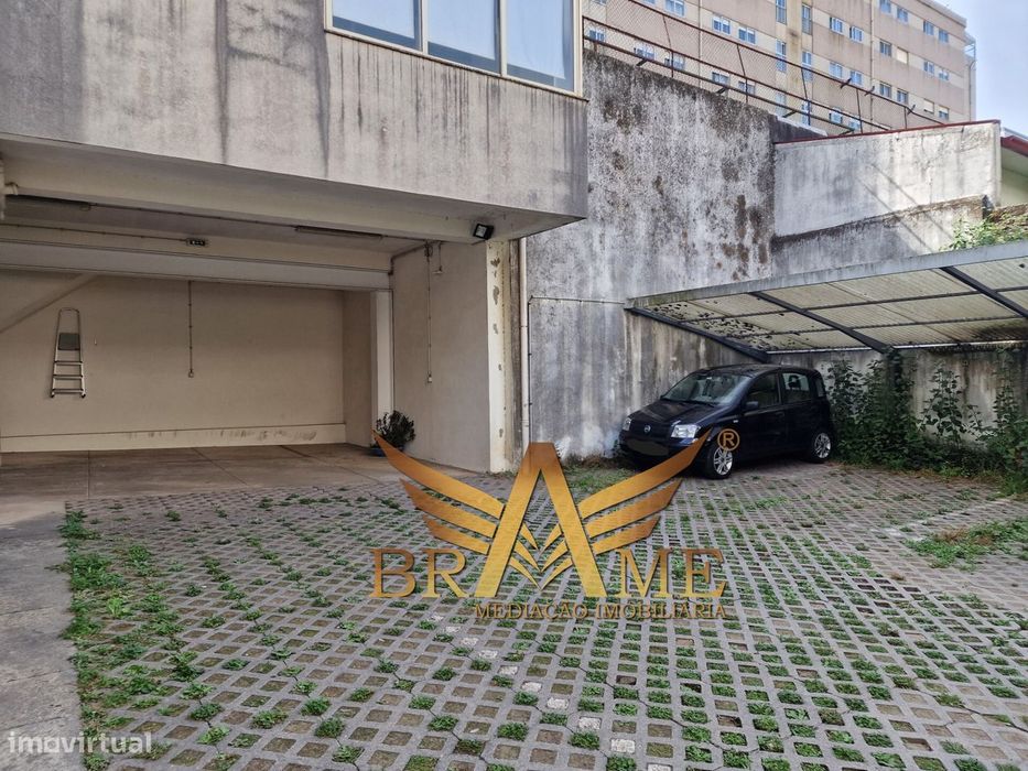 Apartamento T2 Com Lugar De Garagem | Rua Da Constituição - Porto