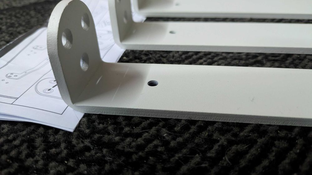 solidne metalowe uchwyty na półkę ścienna