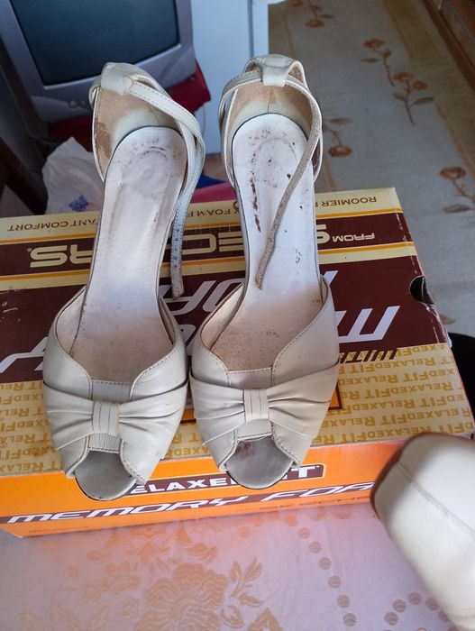 Босоножки кожаные