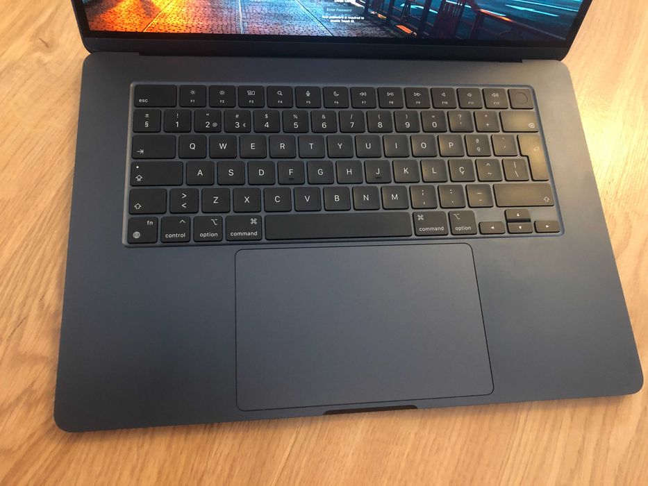 MacBook Air M2 8gb RAM 256gb 15.3" Midnight Blue