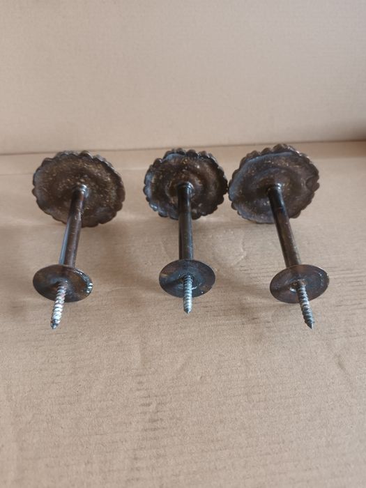 Conjunto de apoios para abraçadeiras de cortinas