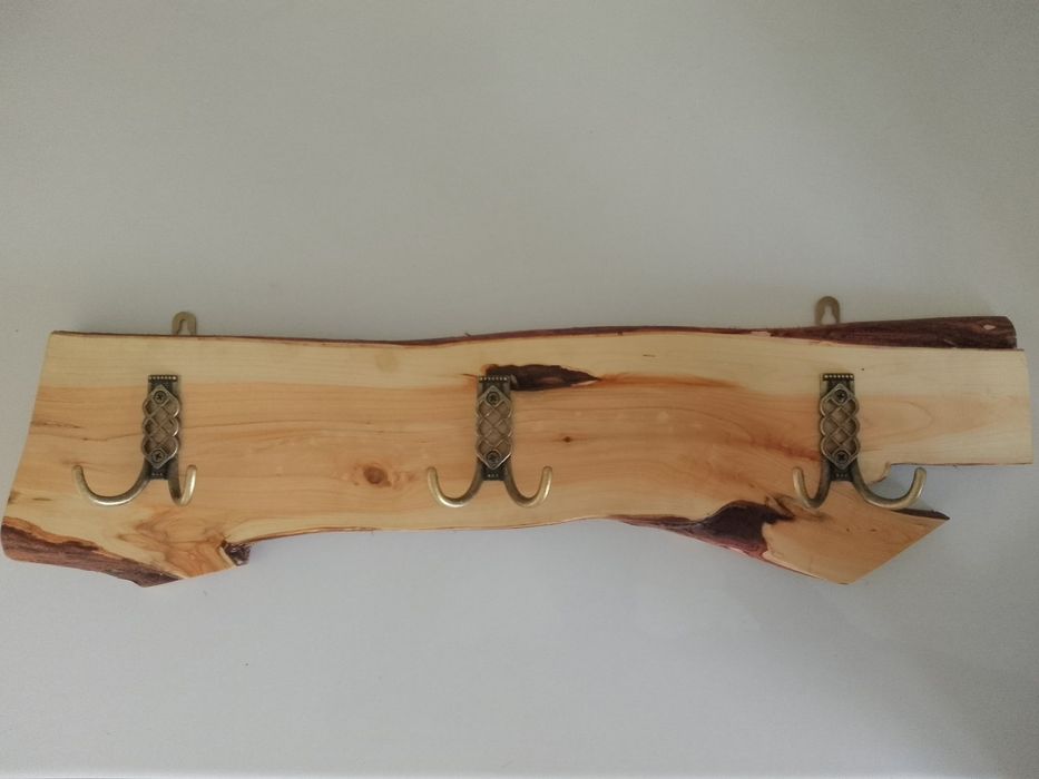 Вішалка з ялівцю
