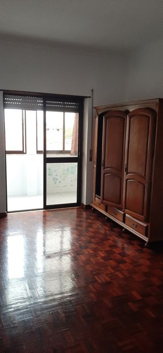 Cruz de Pau T2 com muita luminosidade.