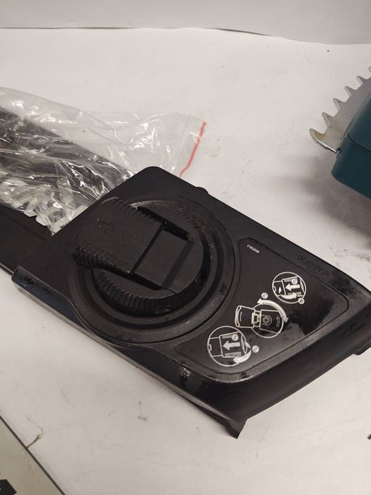 OUTLET Piła łańcuchowa Makita 1800 W / 2,34 KM