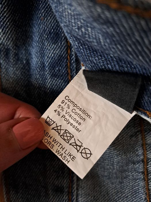Dżinsy mom fit z przetarciami damskie