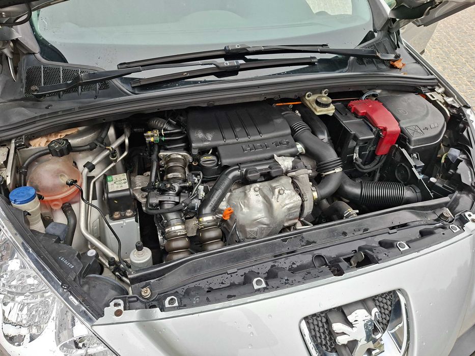 Peugeot 308 SW 7 lugares teto panorámico