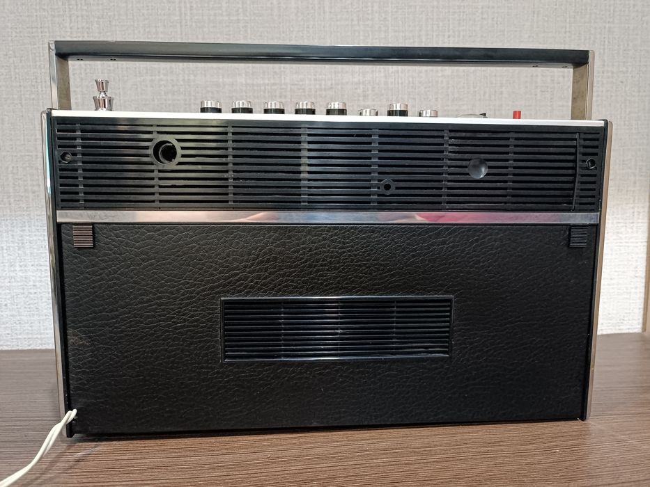 Universum Senator Магнитола Grundig