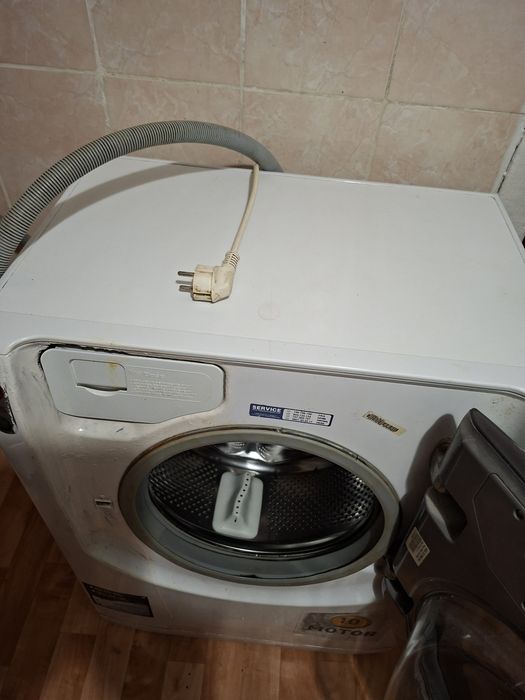 Пральна машинка арістон