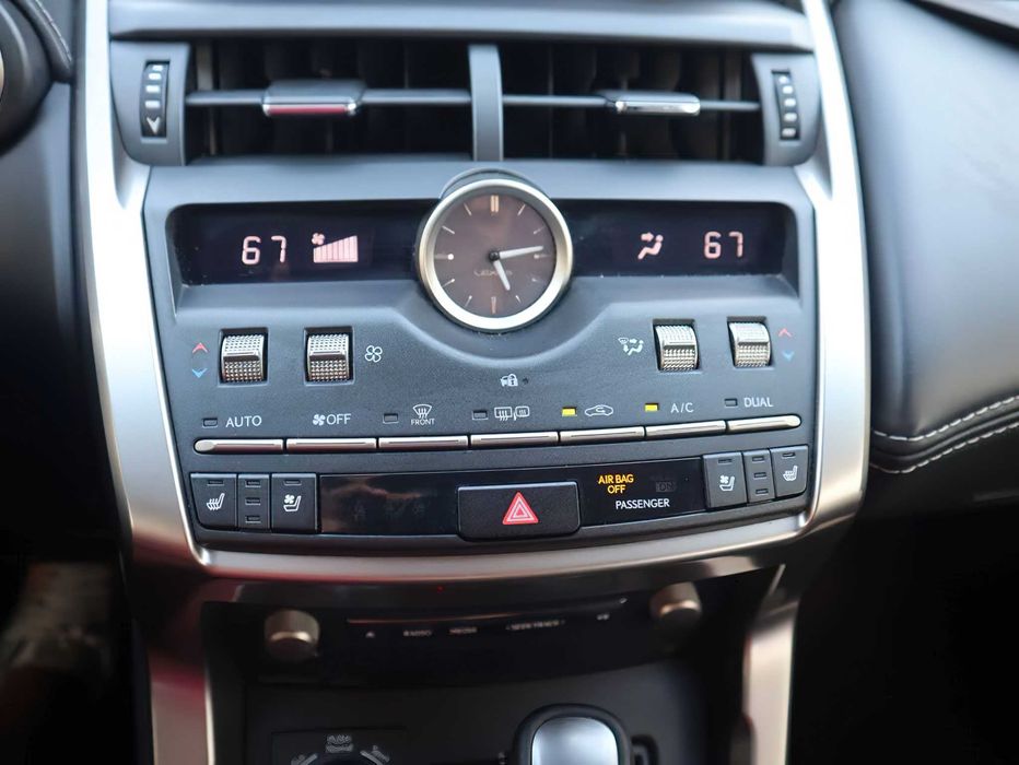 Lexus NX 300h      2019
