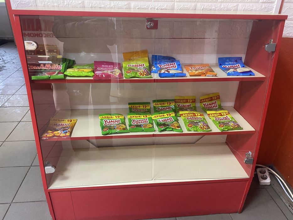 Продам торгівельну вітрину