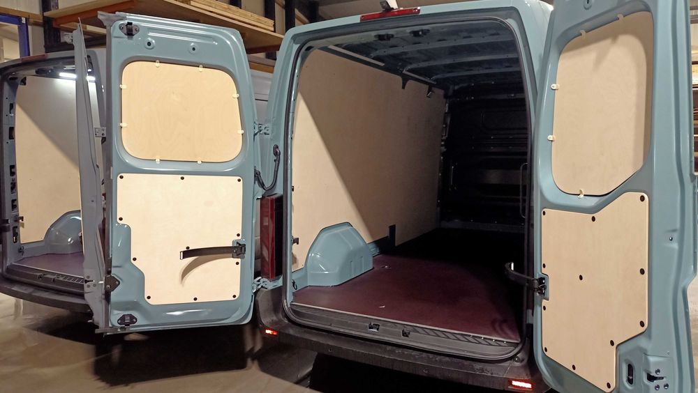 Zabudowa samochodu auta dostawczego Renault Master L3H2