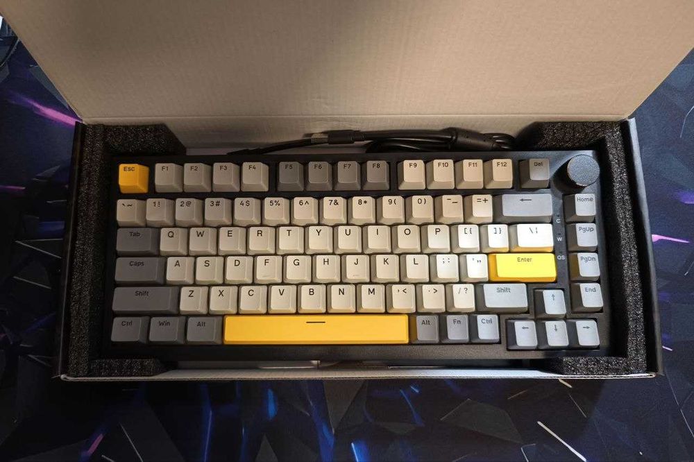 Ajazz AK820 механическая клавиатура, на жёлтых свитчах Ajazz Moon