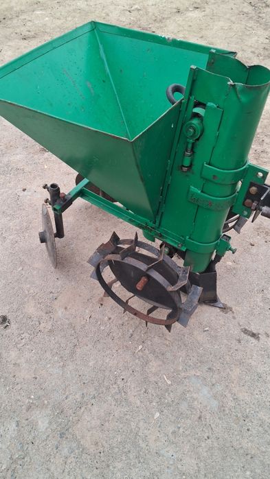 Картоплесаджалка до мотоблдзвіницяоку