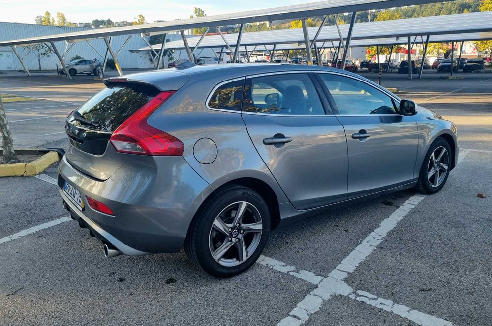 Volvo V40 D4 R-Design (190 cv) — photo 4