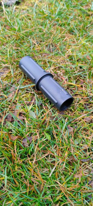 Łącznik rur do systemu ochrony rurowej