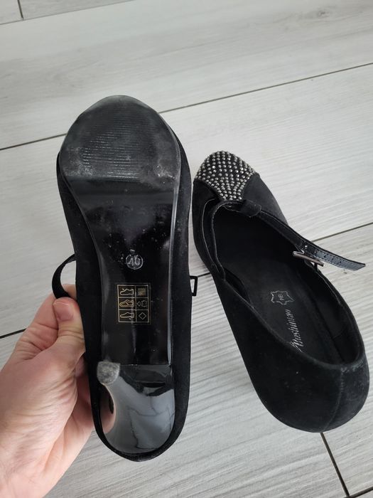 Buty zamszowe z cyrkoniami na pasek nowe 40