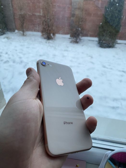 Айфон 8 (64 gb)