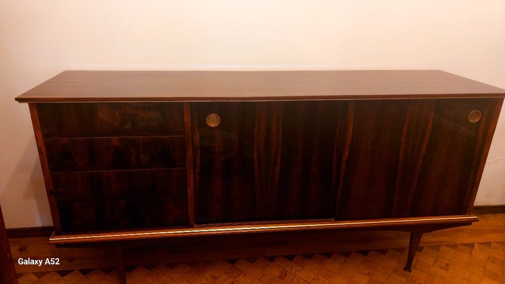 Conjunto de sala de jantar, aparadores  e mesa