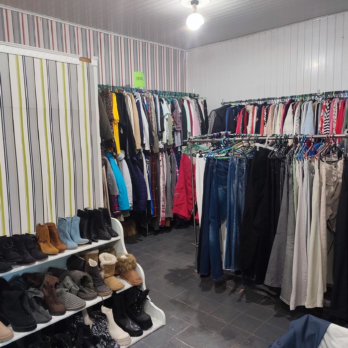 Продам одяг та взуття