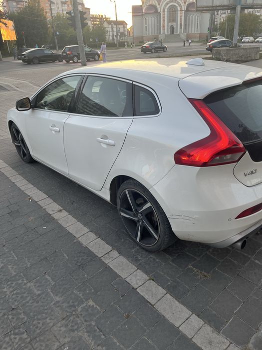 Продам Volvo  v40
