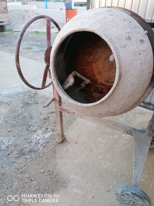 Vendo Betoneira usada