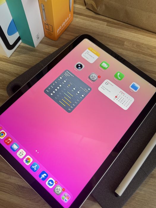 Apple iPad A16 128GB WiFi + Logitech Combo Touch + Zagg Stylus Pro 2 + Mysz