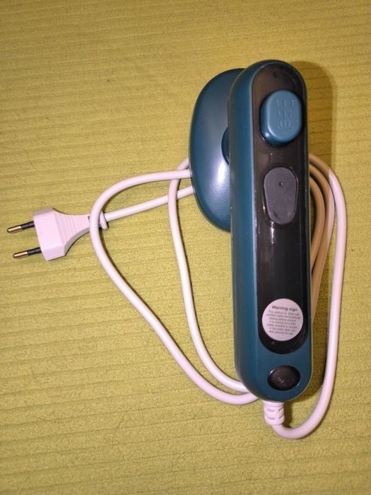 Małe żelazko turystyczne Zielone/ przenośne żelazko podróżne