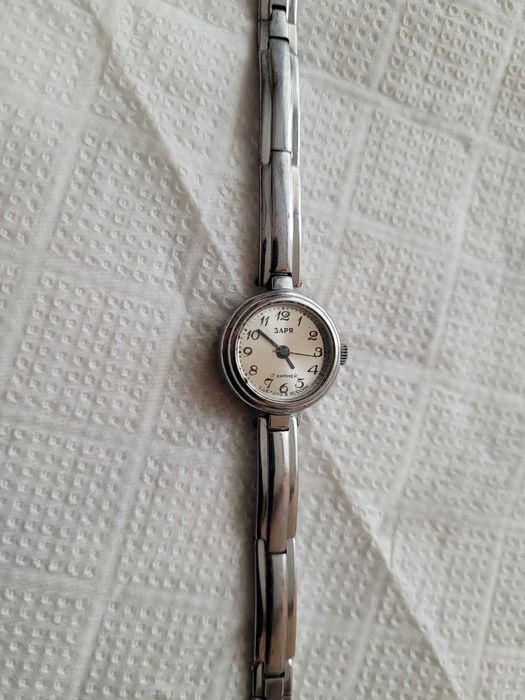 Жіночий механічний годинник  Заря