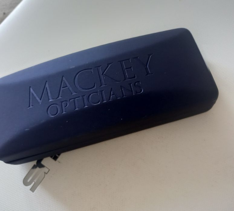 Twarde etui na okulary Mackey
