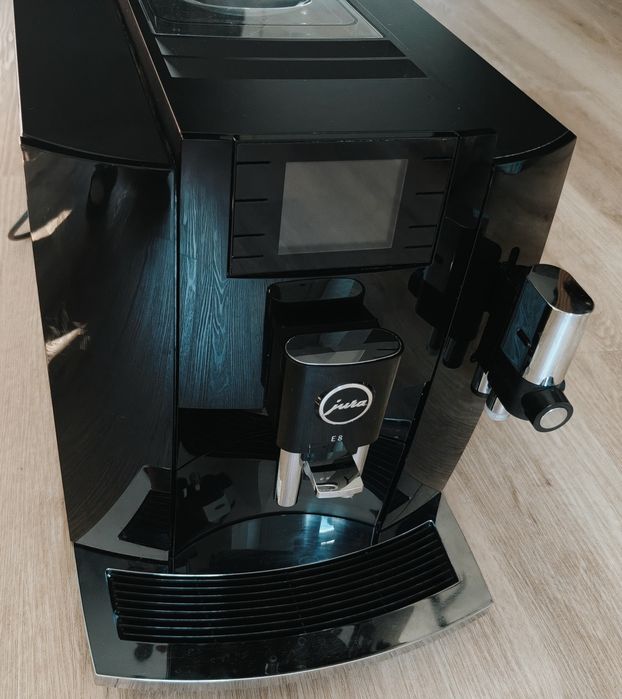 Jura E8 (EB) Piano Black - ekspres do kawy premium