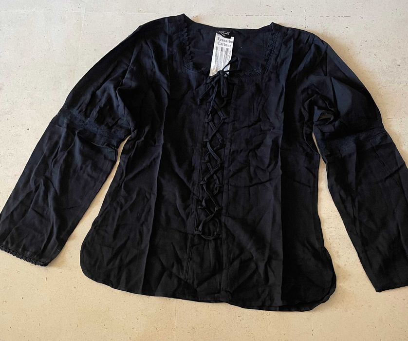 Blusa modelo medieval Leonardo Carbone