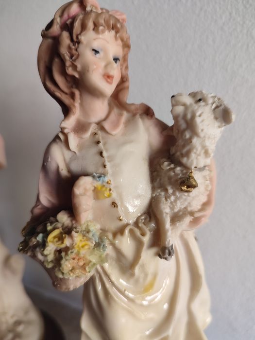 Casalinho de estatuetas de marfinite genuína Tulipa Branca