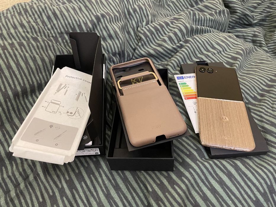 Топовий Motorola Razr 60 Ultra новий, 16/512Gb дерево