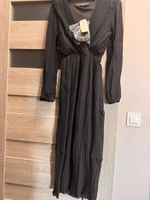 Nowa długa czarna suknia Trendyol