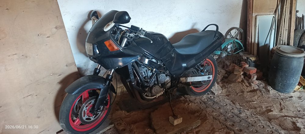 Продам Хонду CBR 1000F