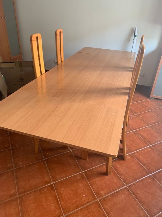 Mesa sala com cadeiras