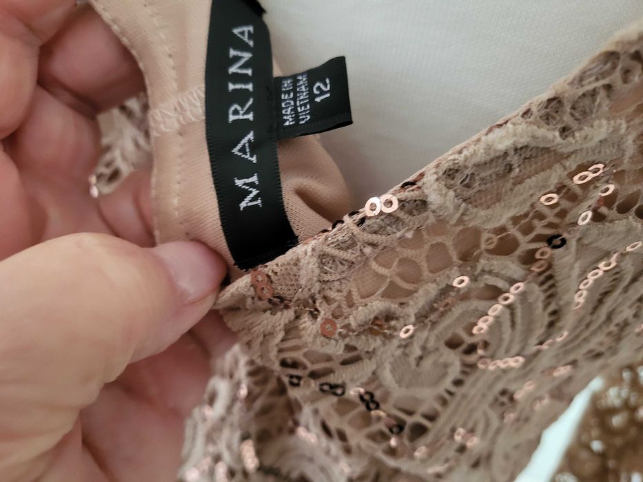 Zjawiskowa Koronkowa Sukienka z dekoltem na plecach. Cekiny  L/XL