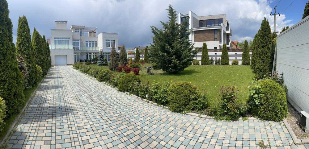 Продаж сучасного будинку в Совіньйоні у стилі Хайтек.