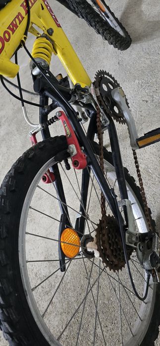 Bicicleta Confersil de montanha com suspensão .