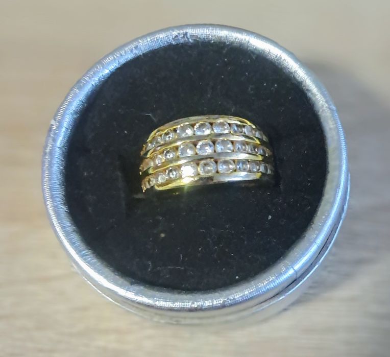 Pierścionek złoty w formie obrączki