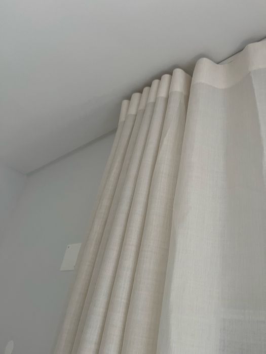 Cortinado em linho cor cru