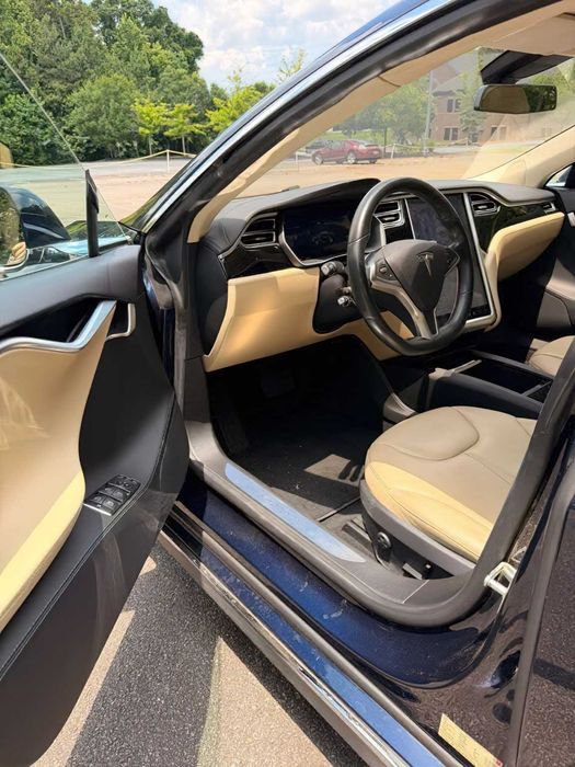 Tesla Model S      2015