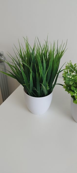Conjunto de 3 macetas con plantas artificiales 5 euros cada una