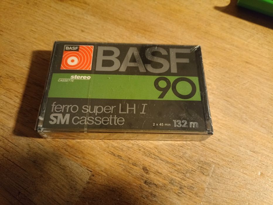 Kaseta magnetofonowa w folii BASF LH I C90