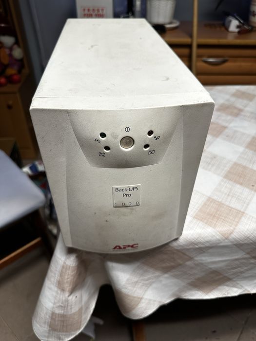 zasilacz awaryjny (UPS) APC Back-UPS Pro 1000.
