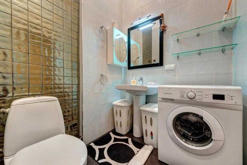 Посуточно в центре 4-комнатная квартира  на ул. Саксаганского, 78а