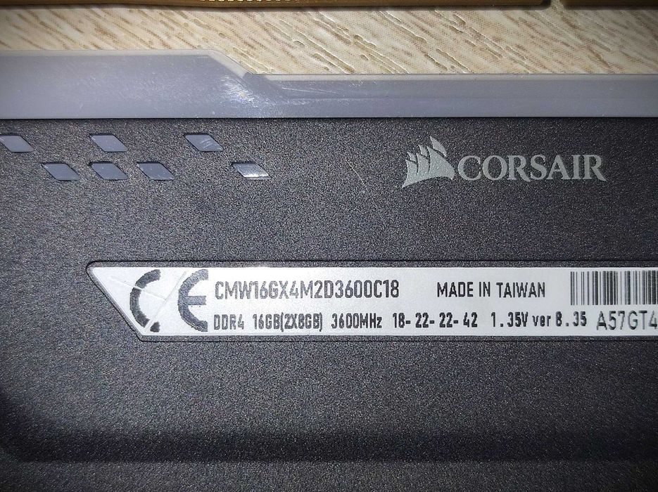 Vendo 16GB [2x8GB 3600MT/s] Memória Ram DDR4 Corsair Vengeance RGB PRO