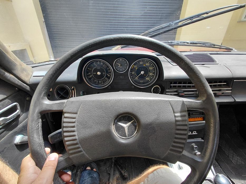 Mercedes-Benz W115 220D – 1977