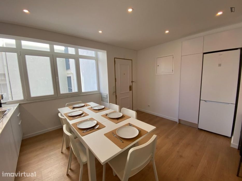 Quarto - localizado em Oeiras Lisbon